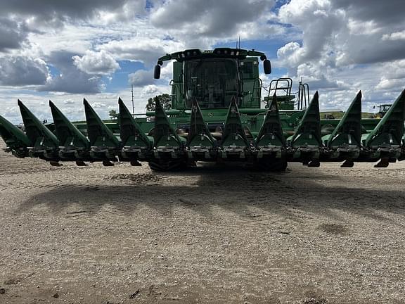 Image of John Deere C12F equipment image 2