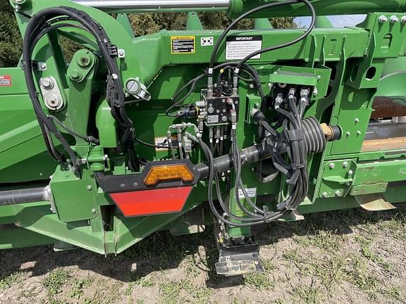 Image of John Deere C12F equipment image 4