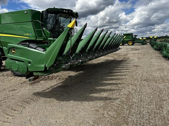 Image of John Deere C12F equipment image 3