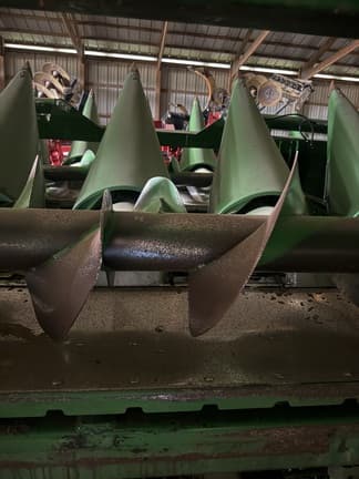 Image of John Deere C12F equipment image 3
