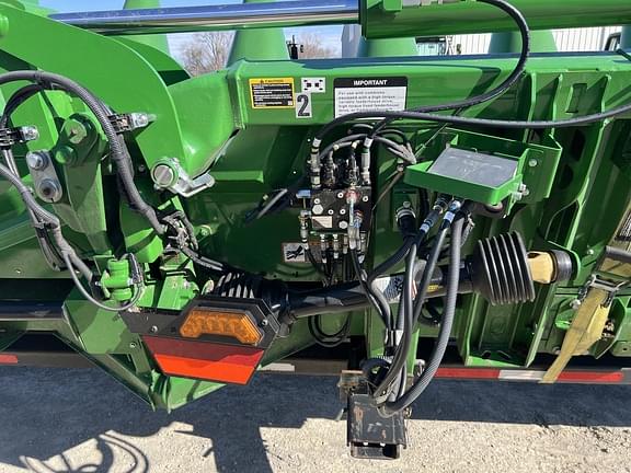 Image of John Deere C12F equipment image 3