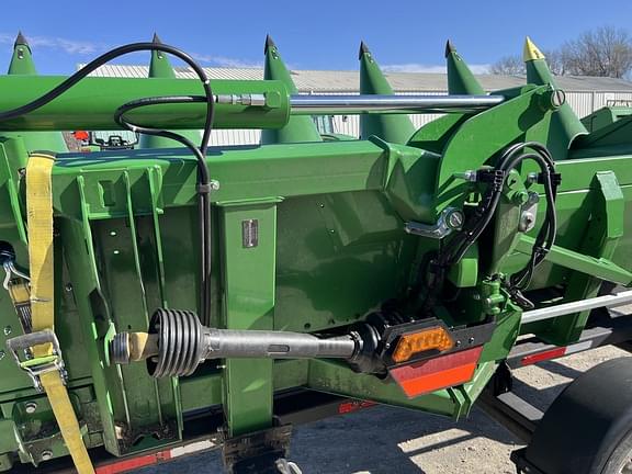 Image of John Deere C12F equipment image 4