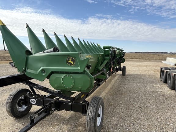 Image of John Deere C12F equipment image 2