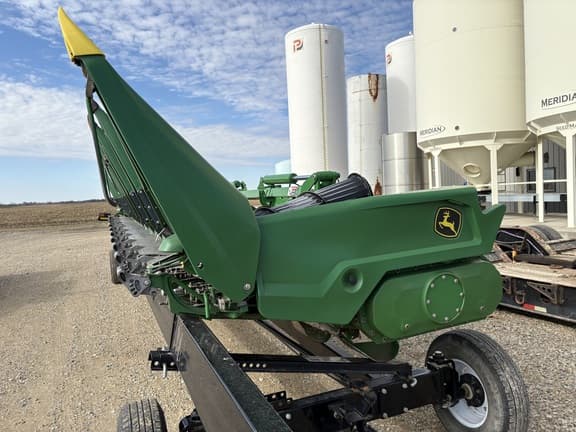 Image of John Deere C12F equipment image 3