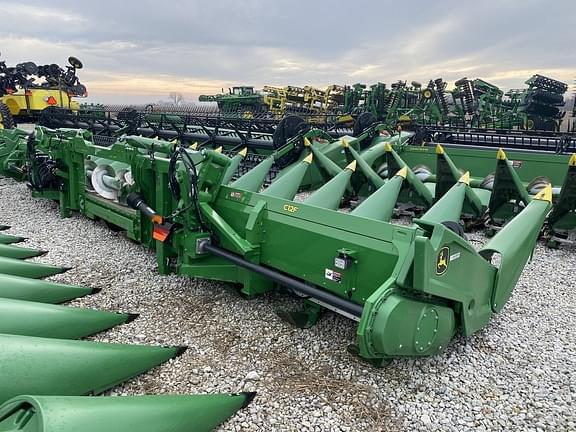 Image of John Deere C12F equipment image 2