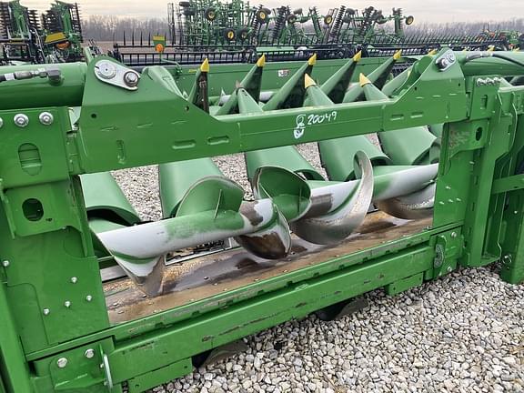 Image of John Deere C12F equipment image 3