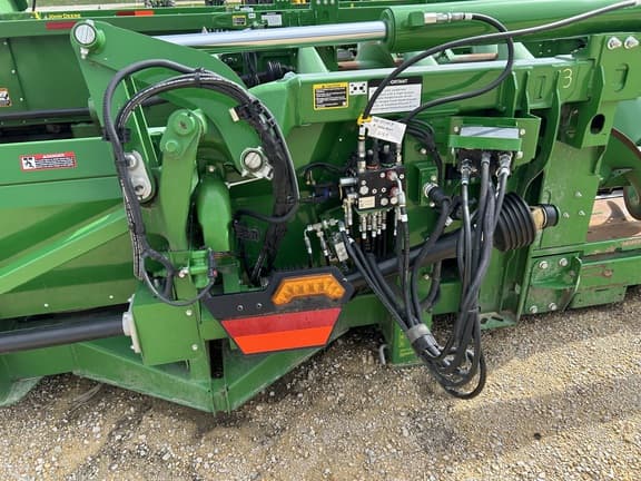 Image of John Deere C12F equipment image 3