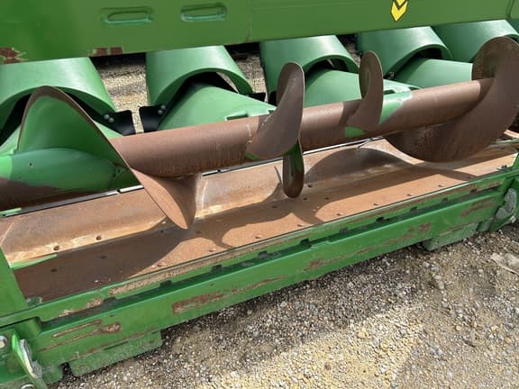 Image of John Deere C12F equipment image 4