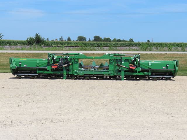 Image of John Deere C12F equipment image 4