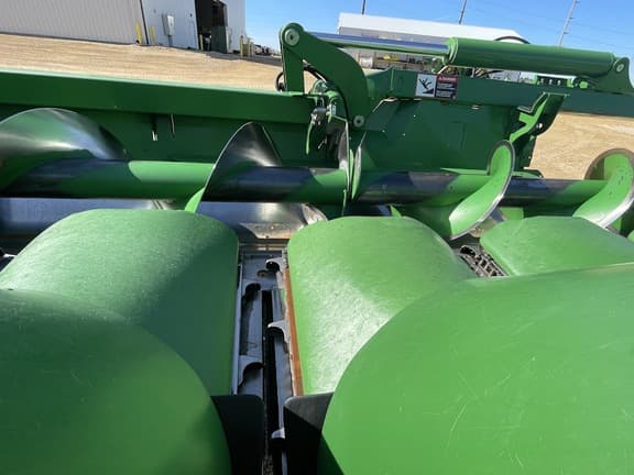 Image of John Deere C12F equipment image 4