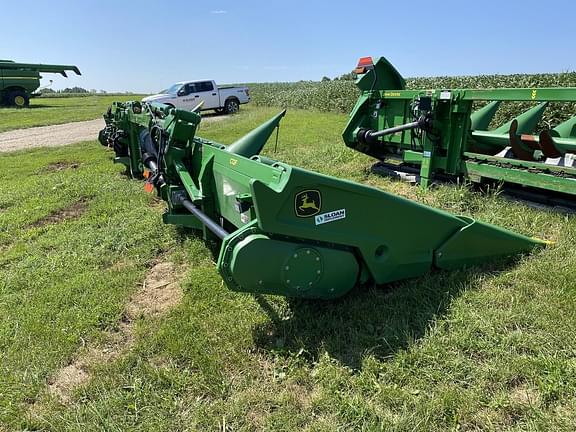 Image of John Deere C12F equipment image 3