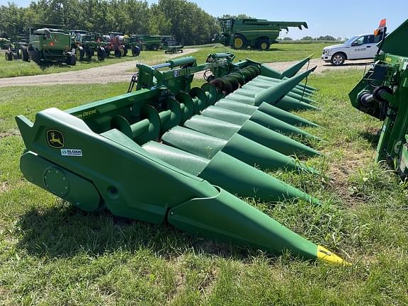 Image of John Deere C12F equipment image 4