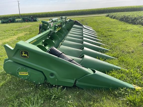 Image of John Deere C12F equipment image 3