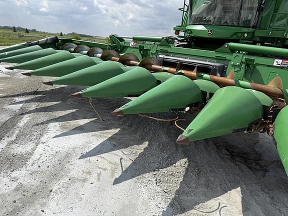 Image of John Deere C12F equipment image 4
