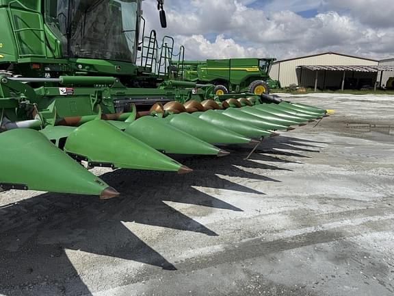 Image of John Deere C12F equipment image 1