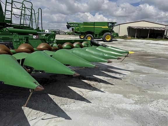 Image of John Deere C12F equipment image 2