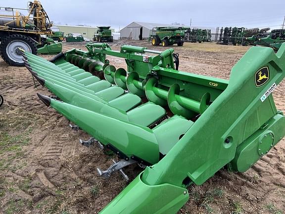 Image of John Deere C12F equipment image 3