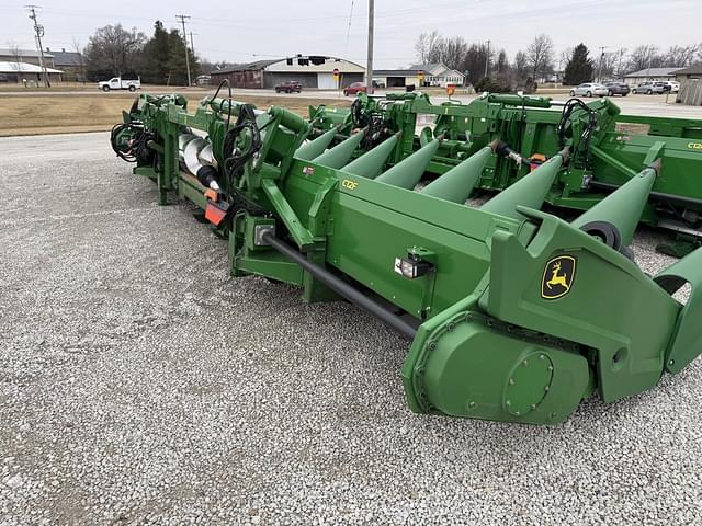 Image of John Deere C12F equipment image 4