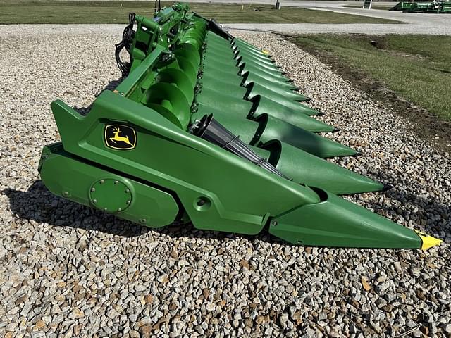 Image of John Deere C12F equipment image 2