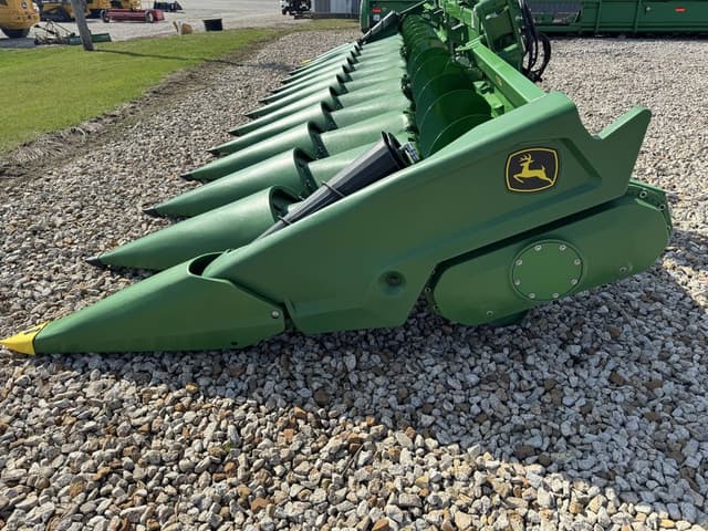 Image of John Deere C12F equipment image 1