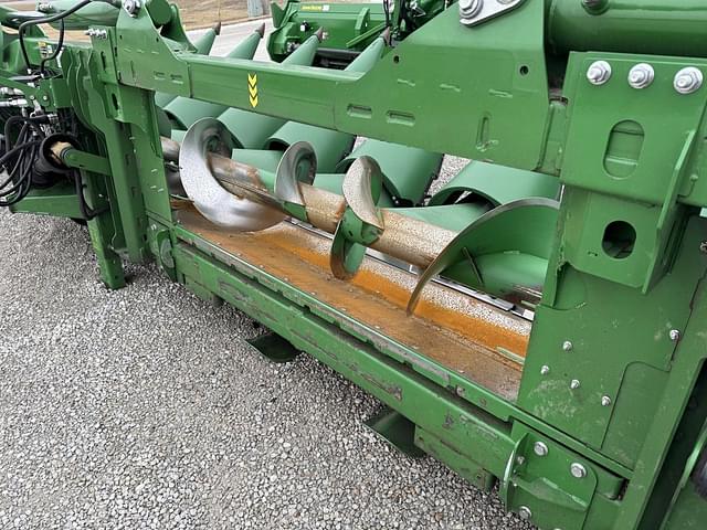 Image of John Deere C12F equipment image 3