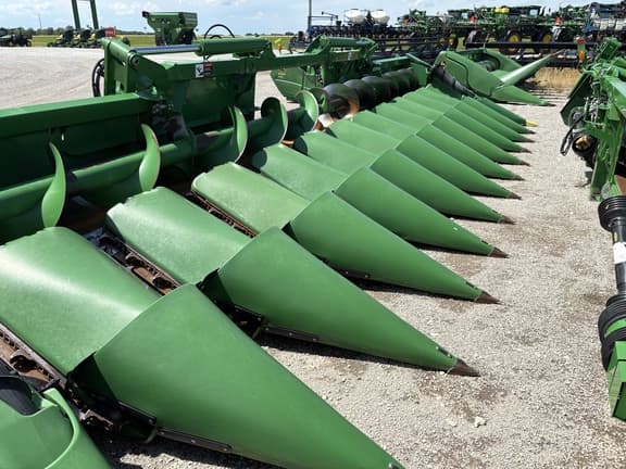 Image of John Deere C12F equipment image 3