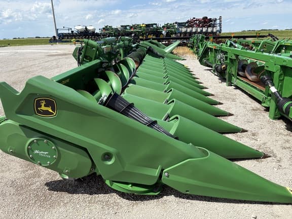 Image of John Deere C12F equipment image 2
