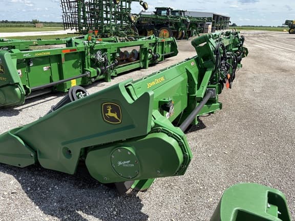 Image of John Deere C12F equipment image 4