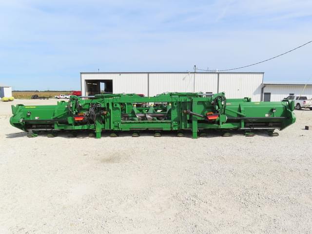 Image of John Deere C12F equipment image 3