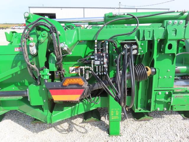 Image of John Deere C12F equipment image 4