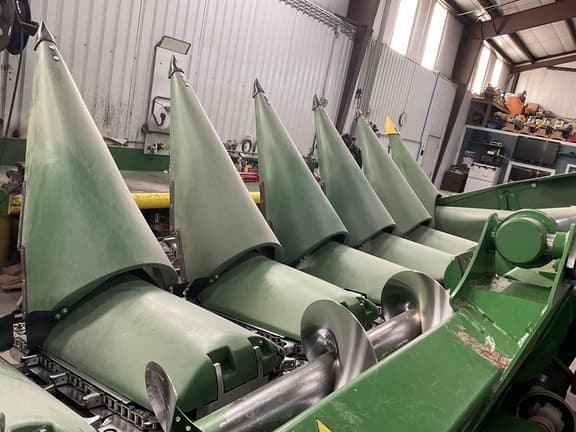 Image of John Deere C12F equipment image 3