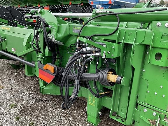 Image of John Deere C12F equipment image 3