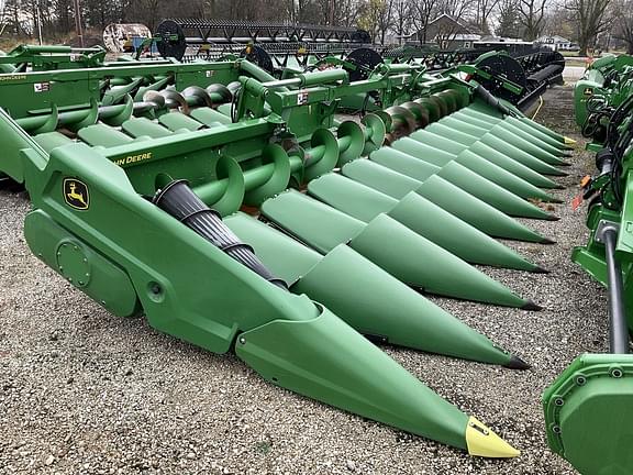 Image of John Deere C12F equipment image 1