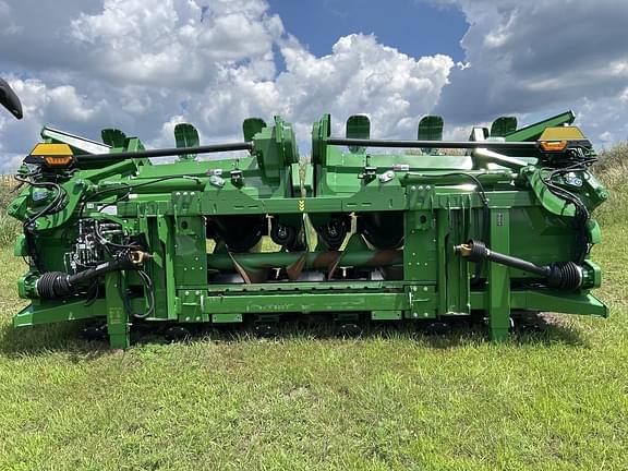 Image of John Deere C12F equipment image 3