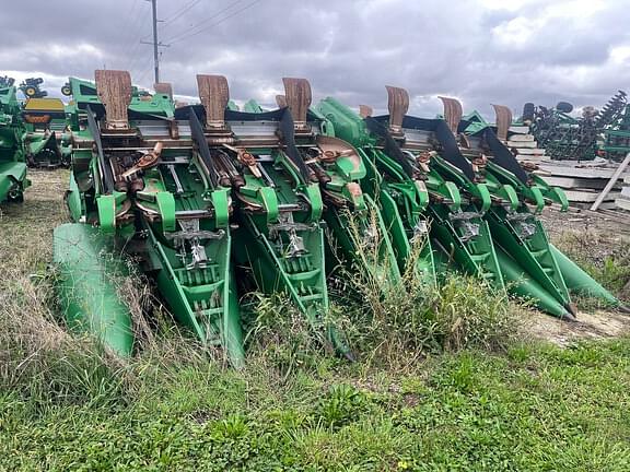 Image of John Deere C12F equipment image 4