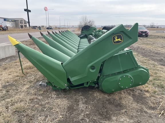 Image of John Deere C12F equipment image 4