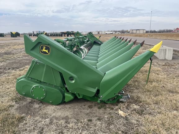 Image of John Deere C12F equipment image 3