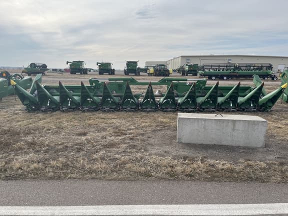 Image of John Deere C12F equipment image 1