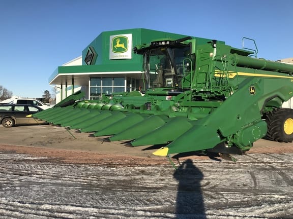 Main image John Deere C12F