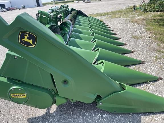 Image of John Deere C12F equipment image 3