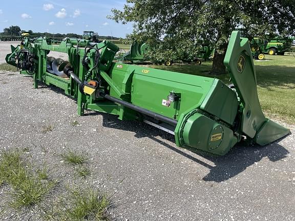 Image of John Deere C12F equipment image 4