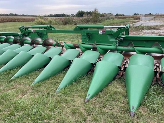 Image of John Deere C12F equipment image 3