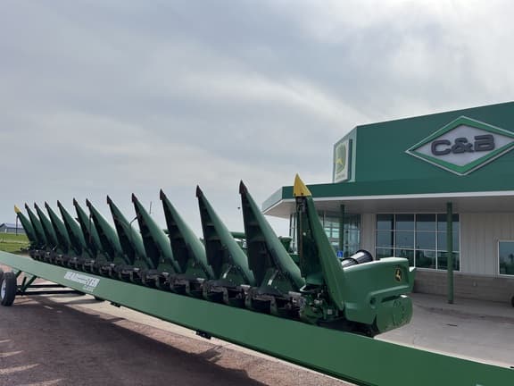 Image of John Deere C12F equipment image 4