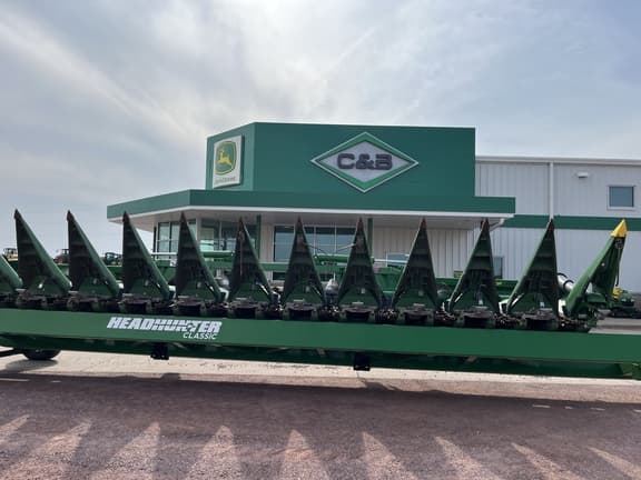 Image of John Deere C12F equipment image 3