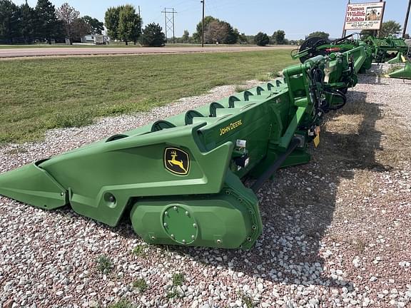 Image of John Deere C12F equipment image 2