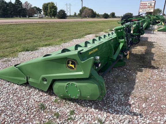 Image of John Deere C12F equipment image 2