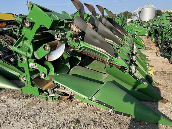 Image of John Deere C12F equipment image 4