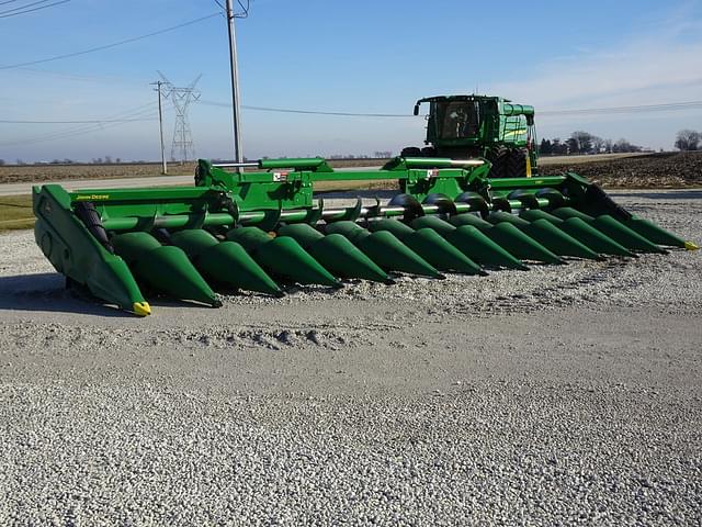 Image of John Deere C12F equipment image 2
