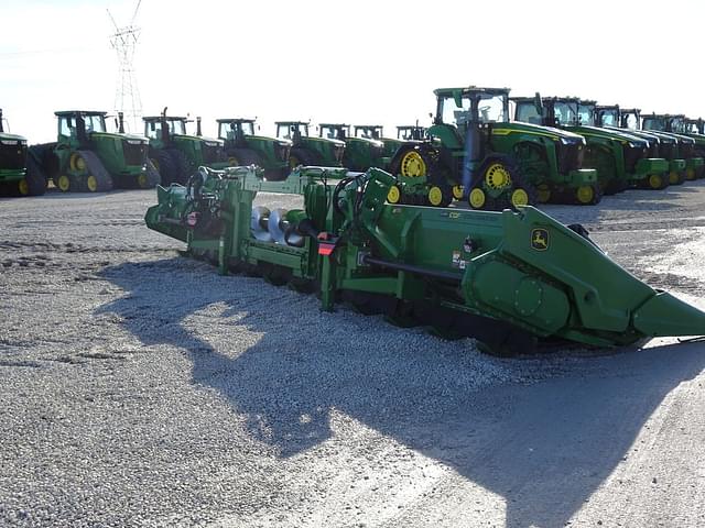 Image of John Deere C12F equipment image 4