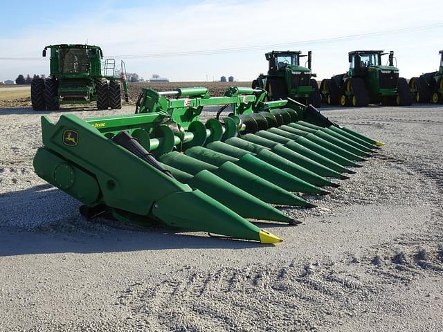 Image of John Deere C12F equipment image 3